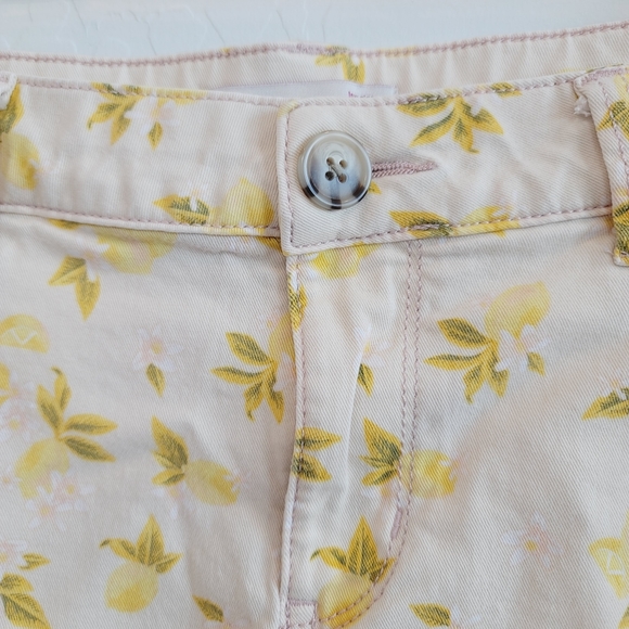 SO Lemon Print Low Rise Midi Shorts Size 5 - Picture 13 of 15
